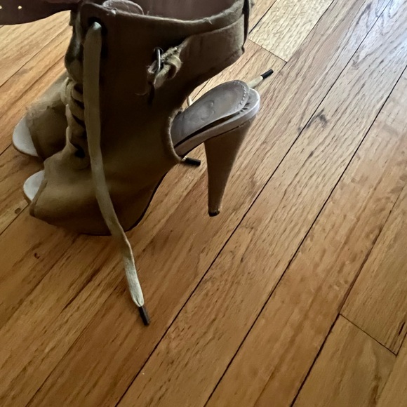 Stylish Tan Women's Open-Toe Shoes - Picture 3 of 4